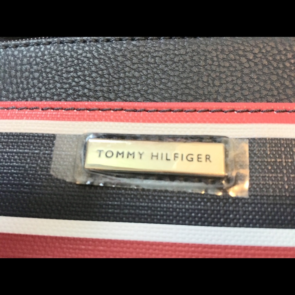 🌹Beautiful Tommy Hilfiger CrossBody Purse🌹NWT 🏷 - Picture 3 of 9